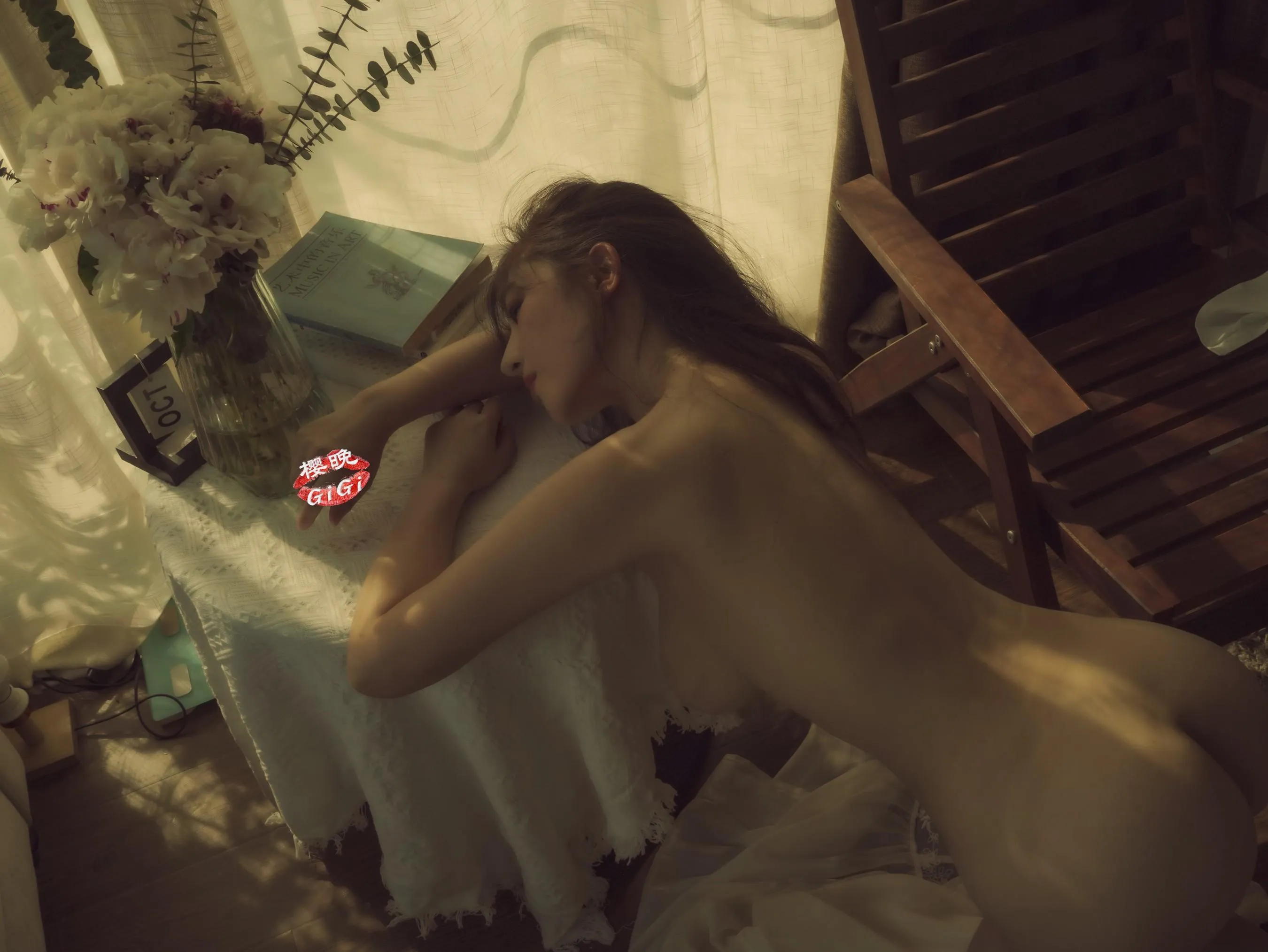 樱晚gigi – NO.64 窗前的花 [20P]插图1